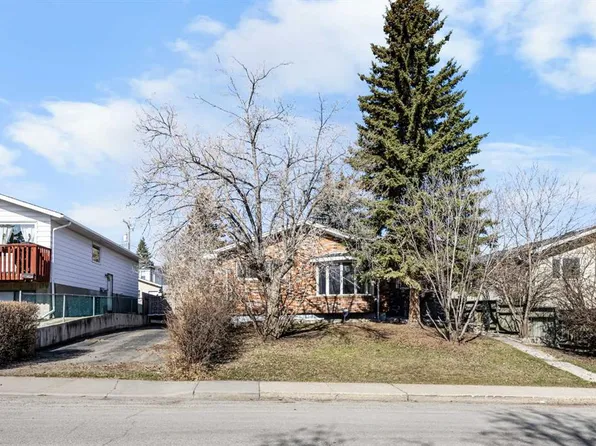 903 E 40th St SW, Calgary, AB T3C 1W4