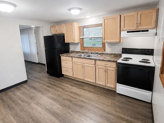 2nd image of 607-701 Woodbine Ave