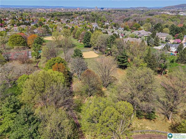 2962 Fairfield Dr N, Allentown, PA 18103