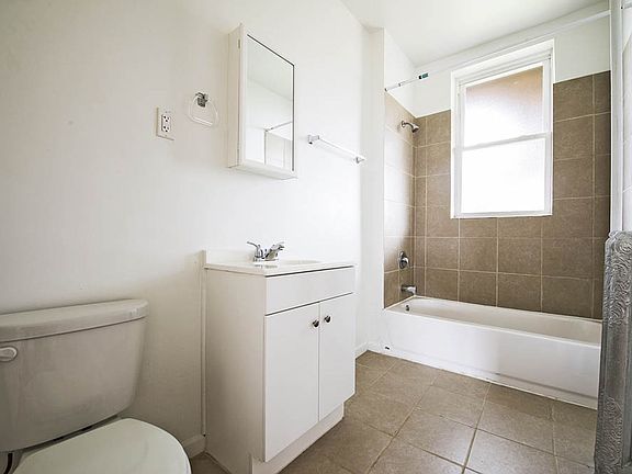 4th image of 5758-60 S Wabash Ave #24-1