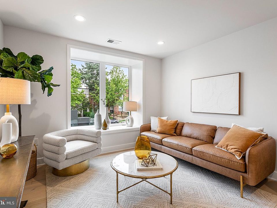 1st image of 845 19th St NE #8