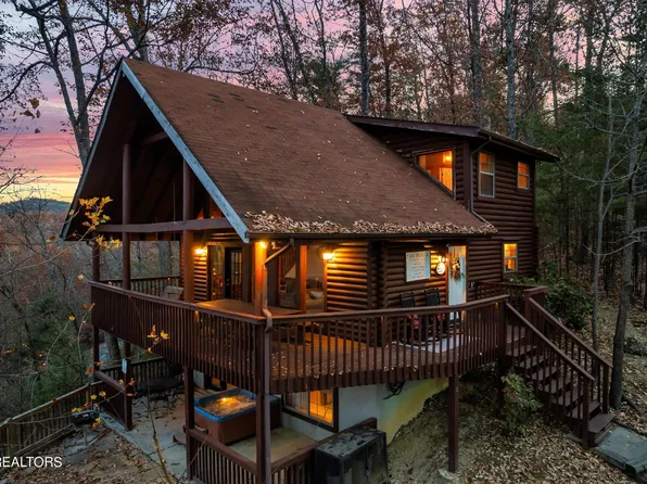 1735 Oakridge View Ln, Sevierville, TN 37876