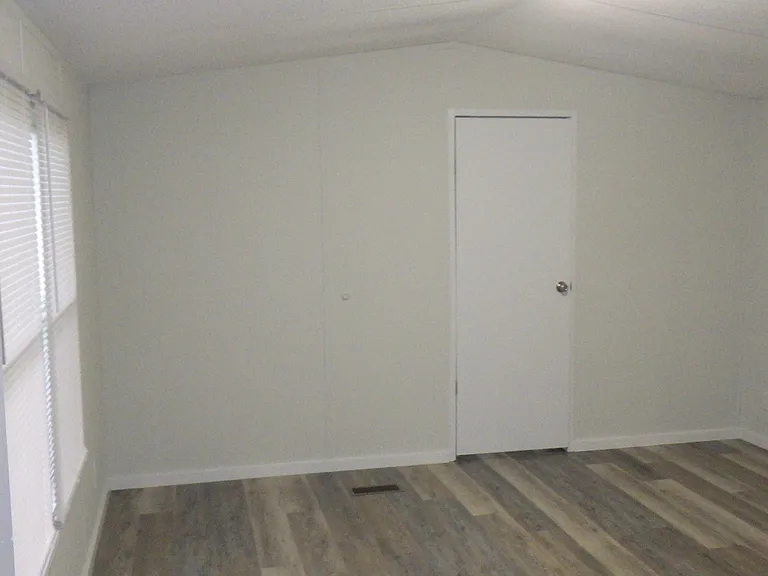 407 Martin Ct — Photo 11