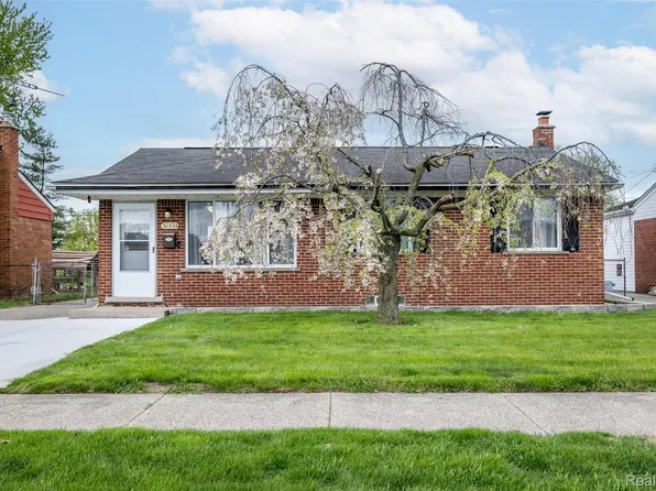 30534 Spybrook St, Roseville, MI 48066