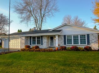 10381 W Cascade Dr, Franklin, WI 53132