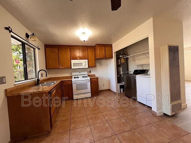 2 bed, 1.0 bath, $2,600 — Photo 3