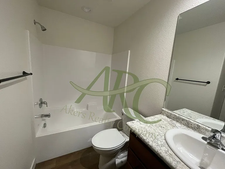 968-970 S Coral Pl — Photo 12