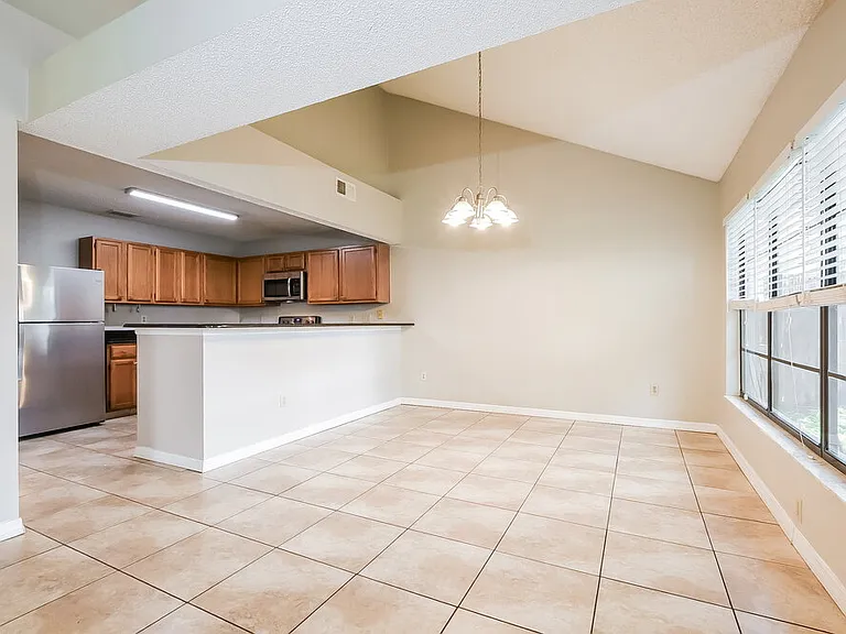 439 E Springtree Way — Photo 7