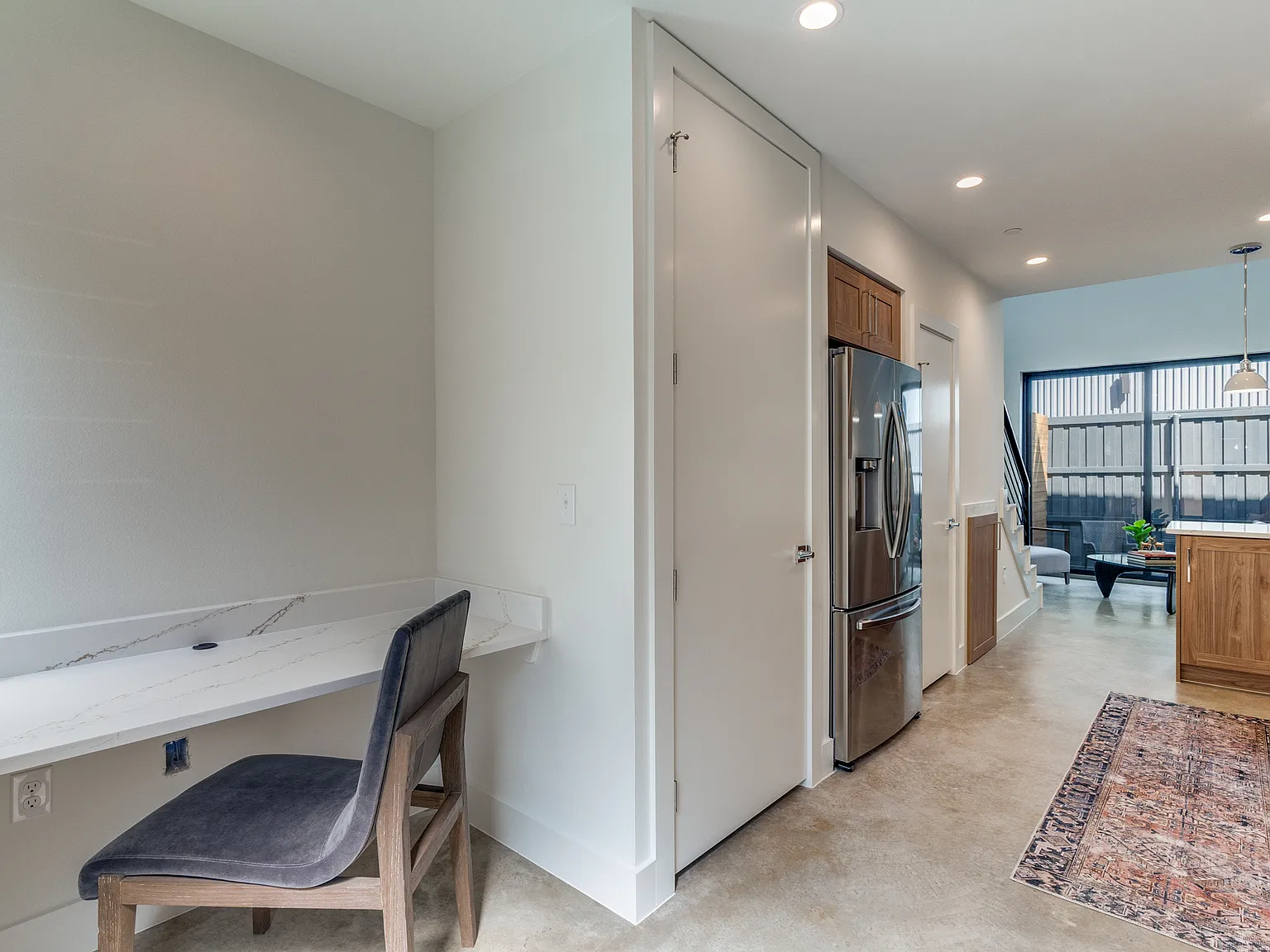 1 bed, 600 sqft, $1,903 — Photo 2