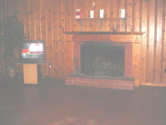 4th image of 119 Scott Ave
