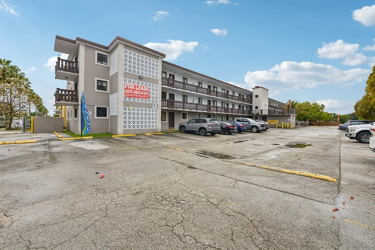 Building Photo - 995 W 74th ST