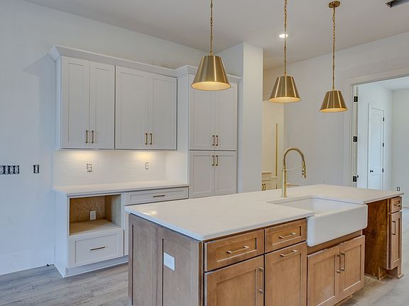 4th image of 110 Myrtle St #D