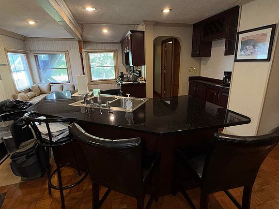 5th image of 10 Sullivan Avenue