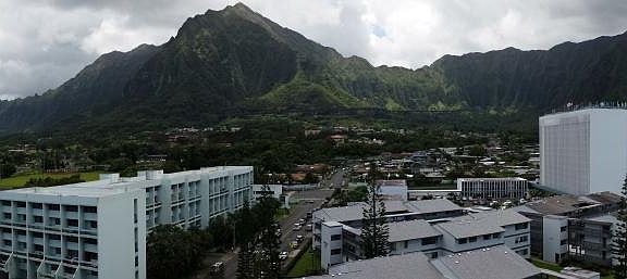 located in the heart of Kaneohe, close access to all bases a