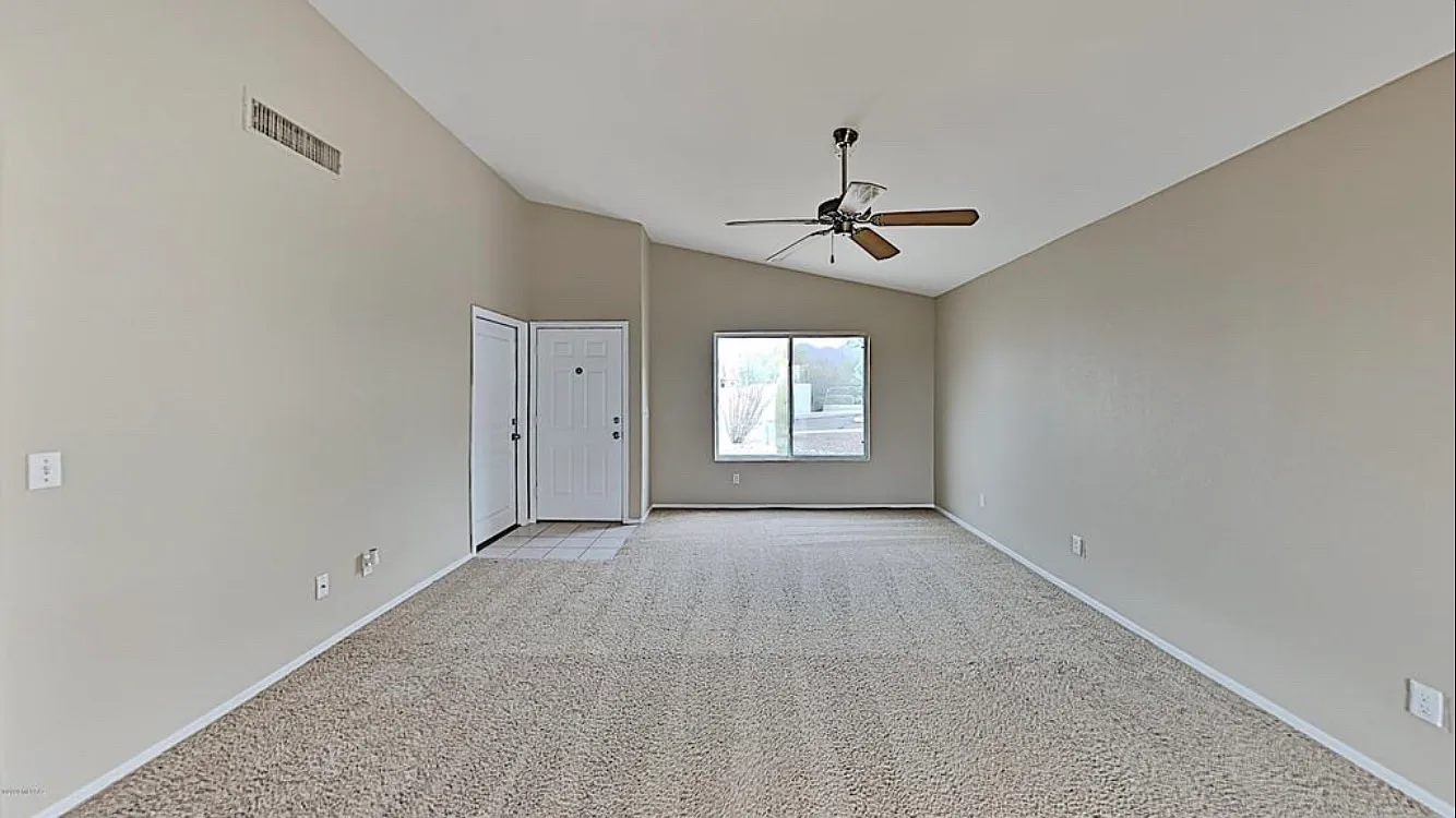 3 bed, 1118 sqft, $1,800 — Photo 4