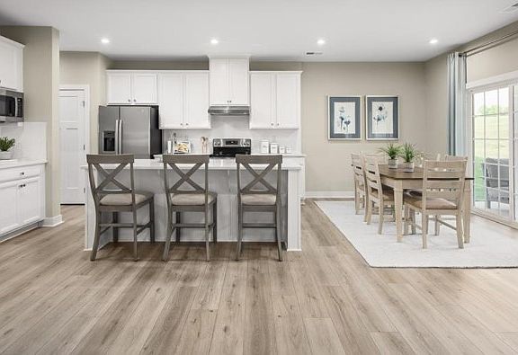 3rd image of 2294 Paddock Park