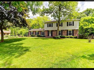 3N917 Hawthorn Dr, St Charles, IL 60174