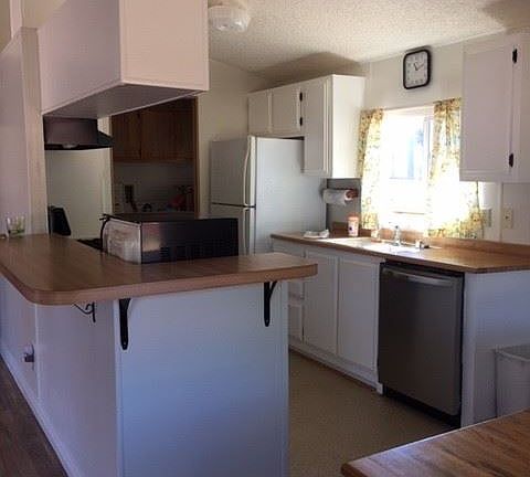 4th image of 21575 Cypress Ave