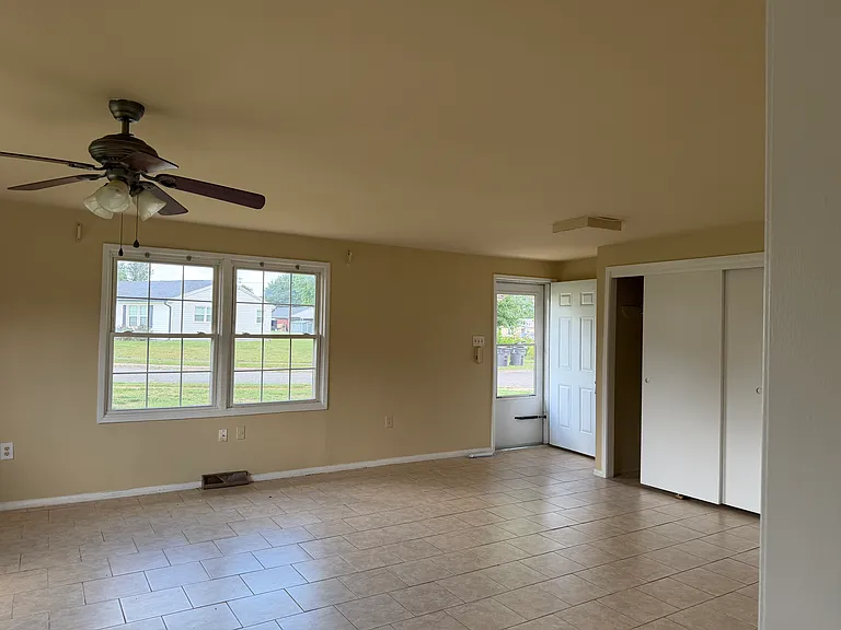 121 Woodgate Cir — Photo 3