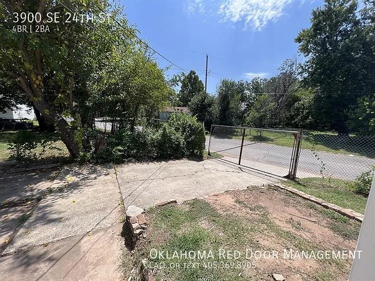 Backyard access w/double drive & garage! — Photo 4