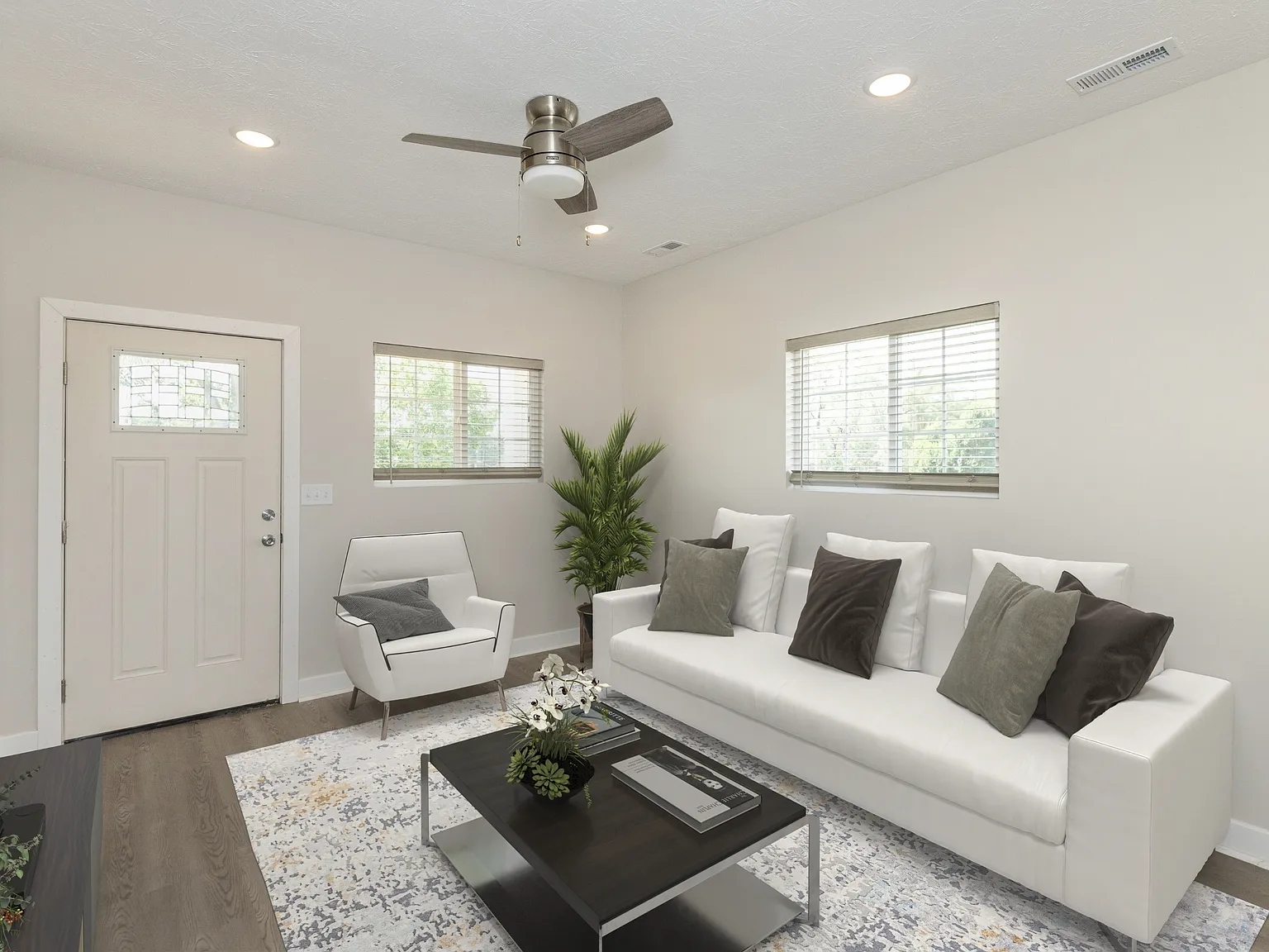 752 N Elder Ave — Photo 3