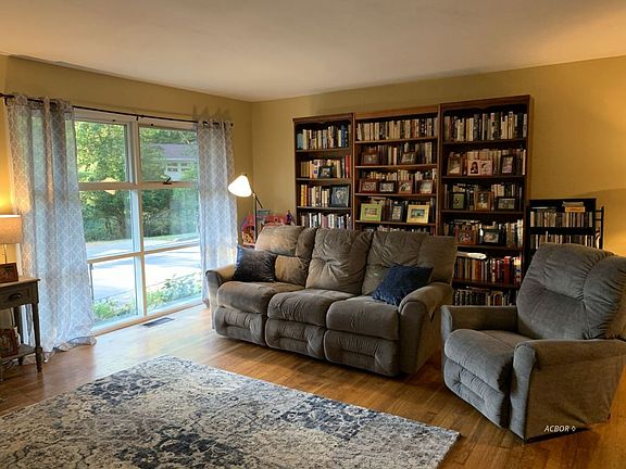 5th image of 20 Briarwood Dr