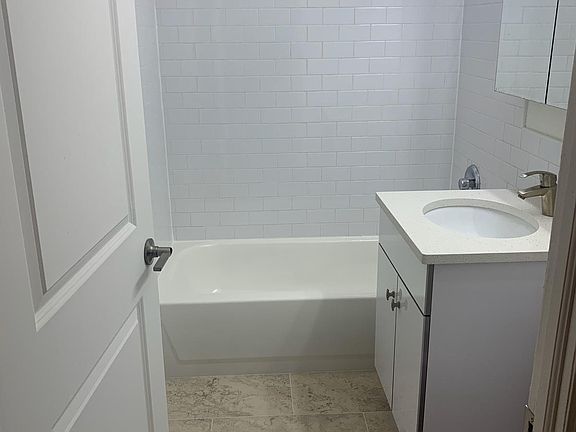4th image of 407 W 51st St APT 4A