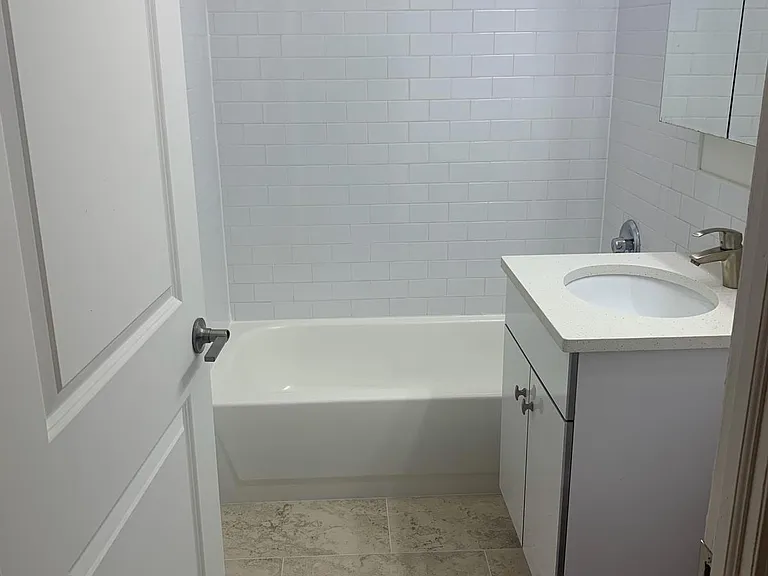 407 W 51st St #4A — Photo 4
