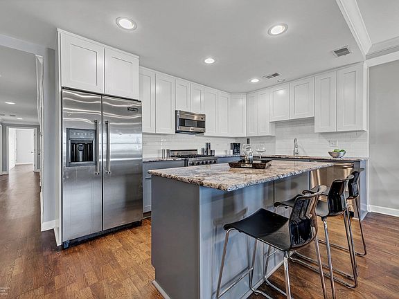 4th image of 1857 W Diversey Ave #402