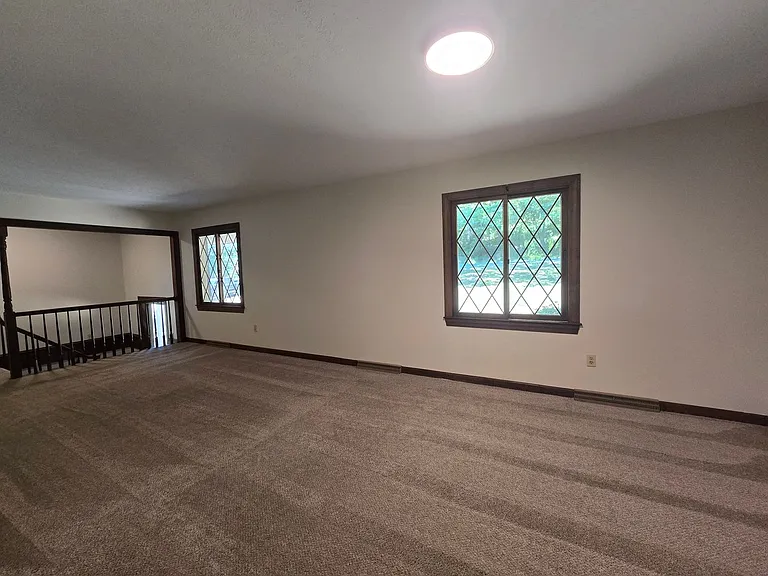 1194 Ingram Dr — Photo 5