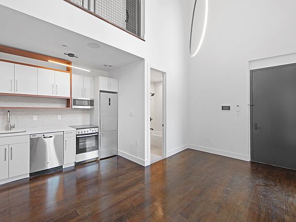 5th image of 214 E 35th St #5B