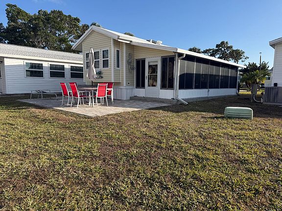 5th image of 40 Crown Point Dr