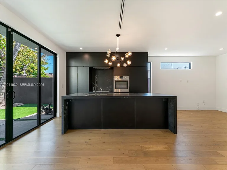 227 NW 39th St — Photo 10