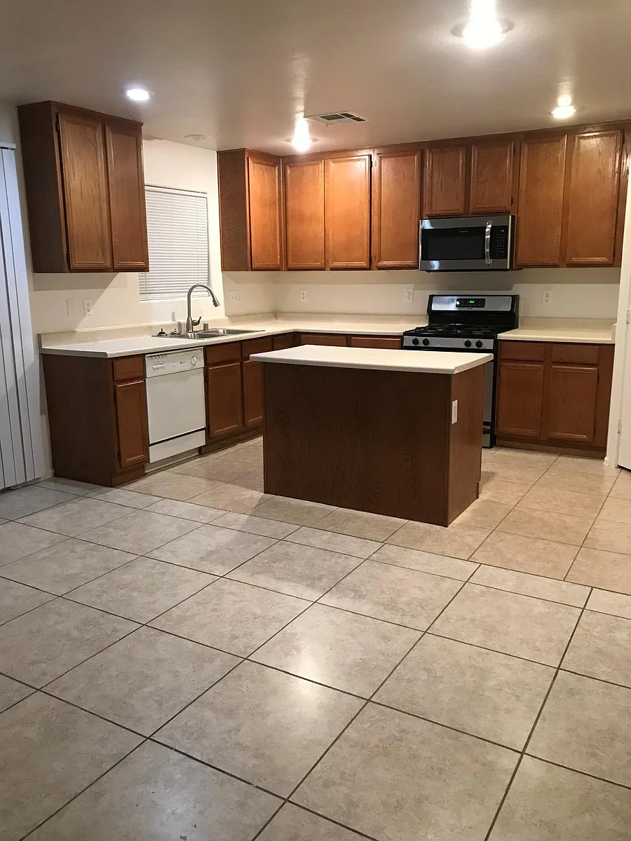 Building Photo - 1833 Luna Alegre St
