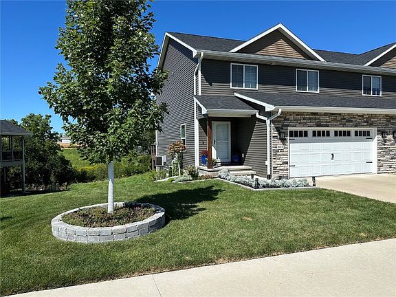 2nd image of 803 Hillside Dr
