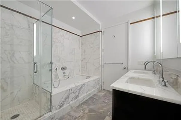 Rented by CORE | media 49