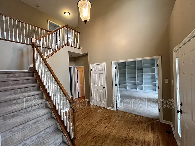 11451 Sutton Place Dr E — Photo 9