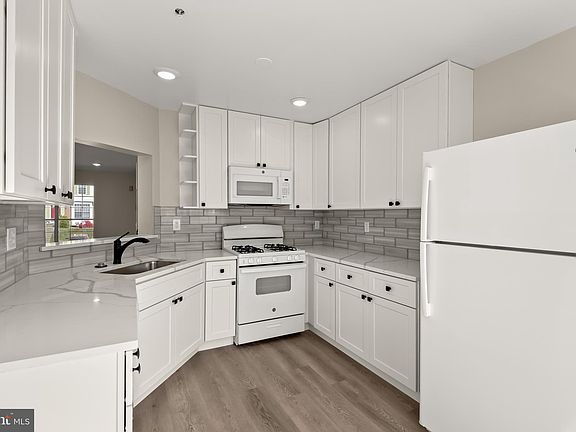 5th image of 209 Royal Oak Ct