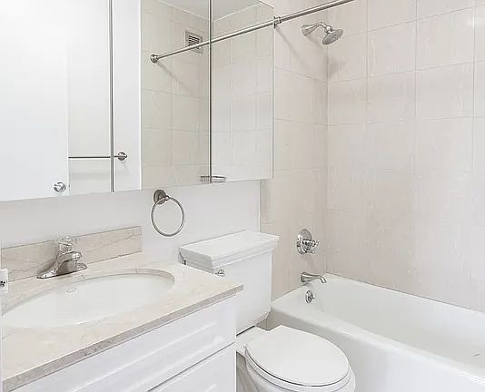 3rd image of 201 E 87th St APT 25B