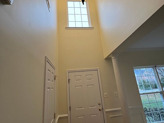 5th image of 45593 Pleasant Mill Dr