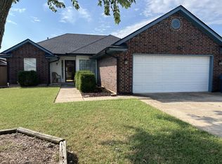 9712 Grissom Dr, Midwest City, OK 73130