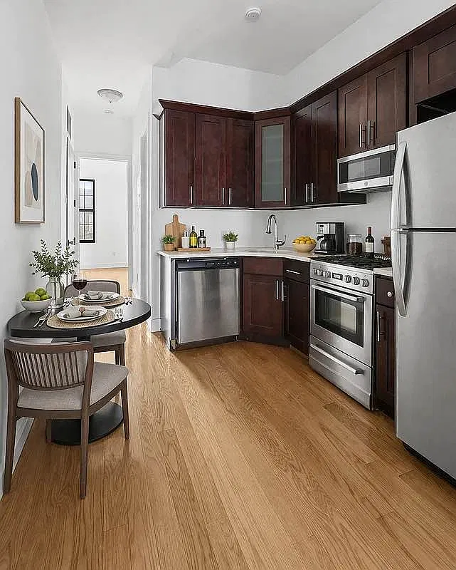 1423 De Kalb Avenue — Photo 2