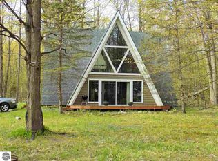 1212 Cedar River Dr, Bellaire, MI 49615