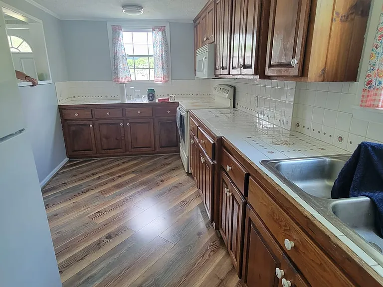 110 Hawthorne Ln — Photo 20