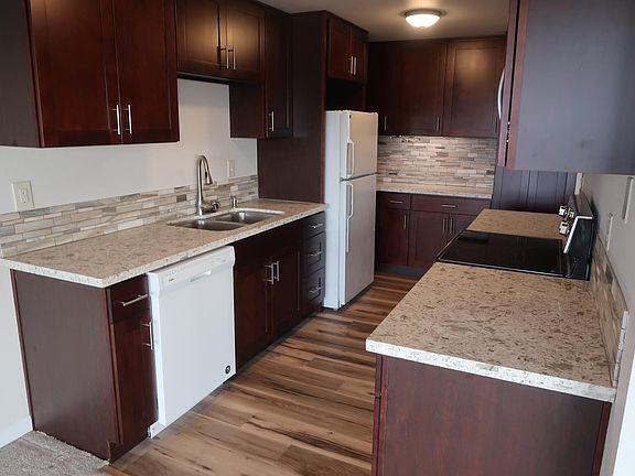 4th image of 811 S 227th Pl
