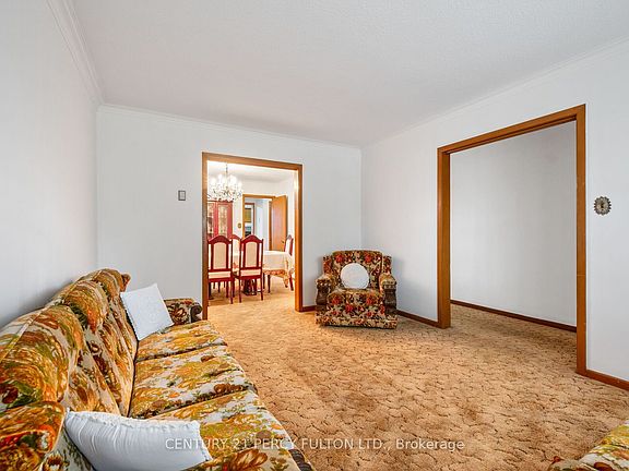 5th image of 27 Willingdon Ave
