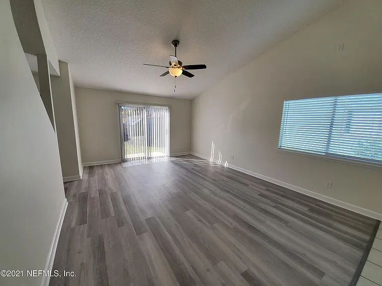 1024 Snug Harbour Ct — Photo 25
