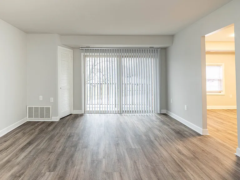 Cub Hill Apartments — Photo 9
