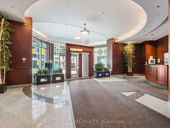 3rd image of 234 Rideau St #2302