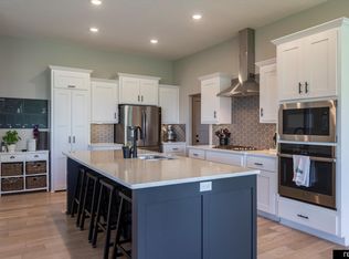 18332 Cheyenne Rd, Omaha, NE 68136